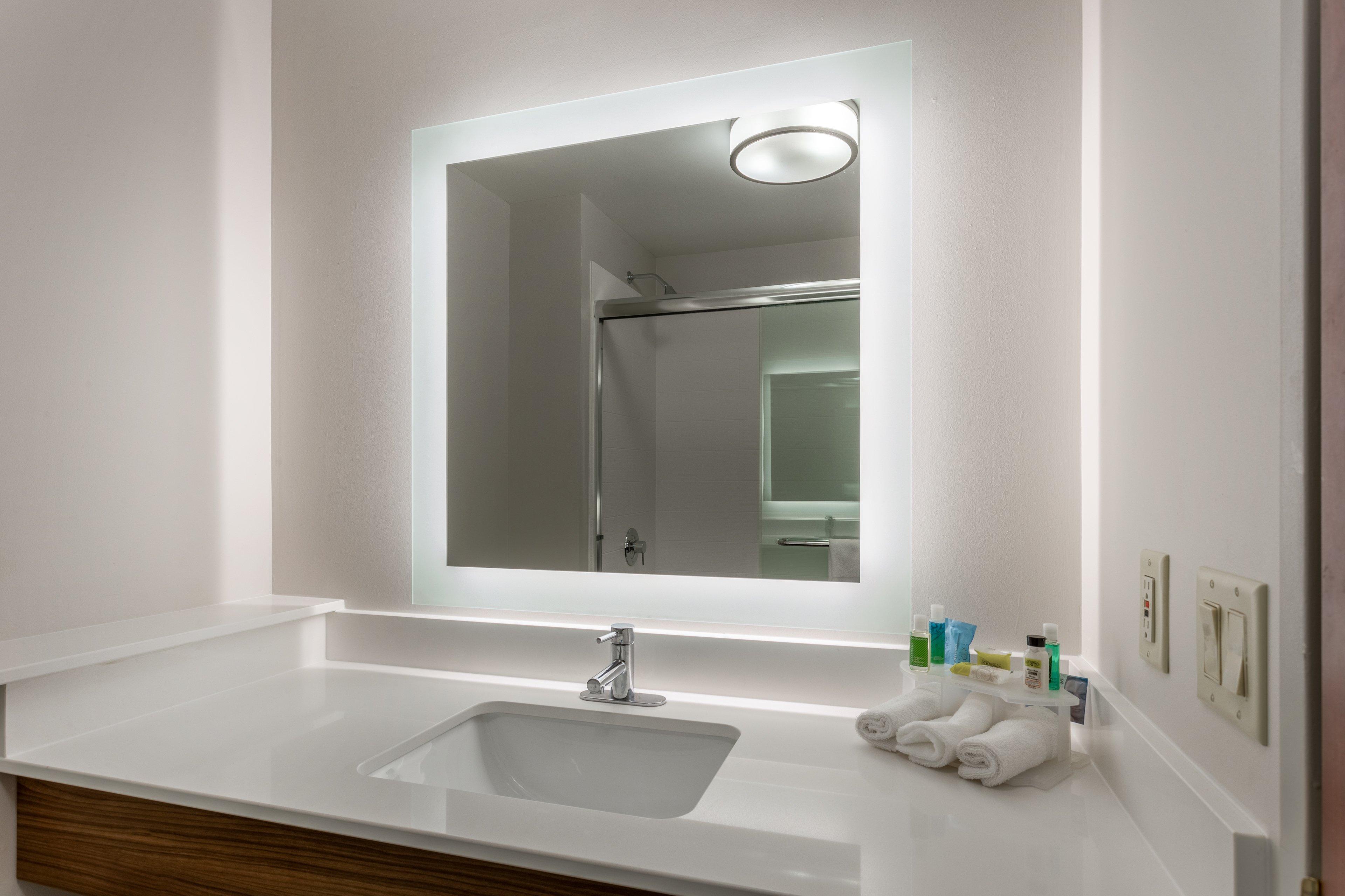 Holiday Inn Express Hotel & Suites Burlington By Ihg Exteriér fotografie