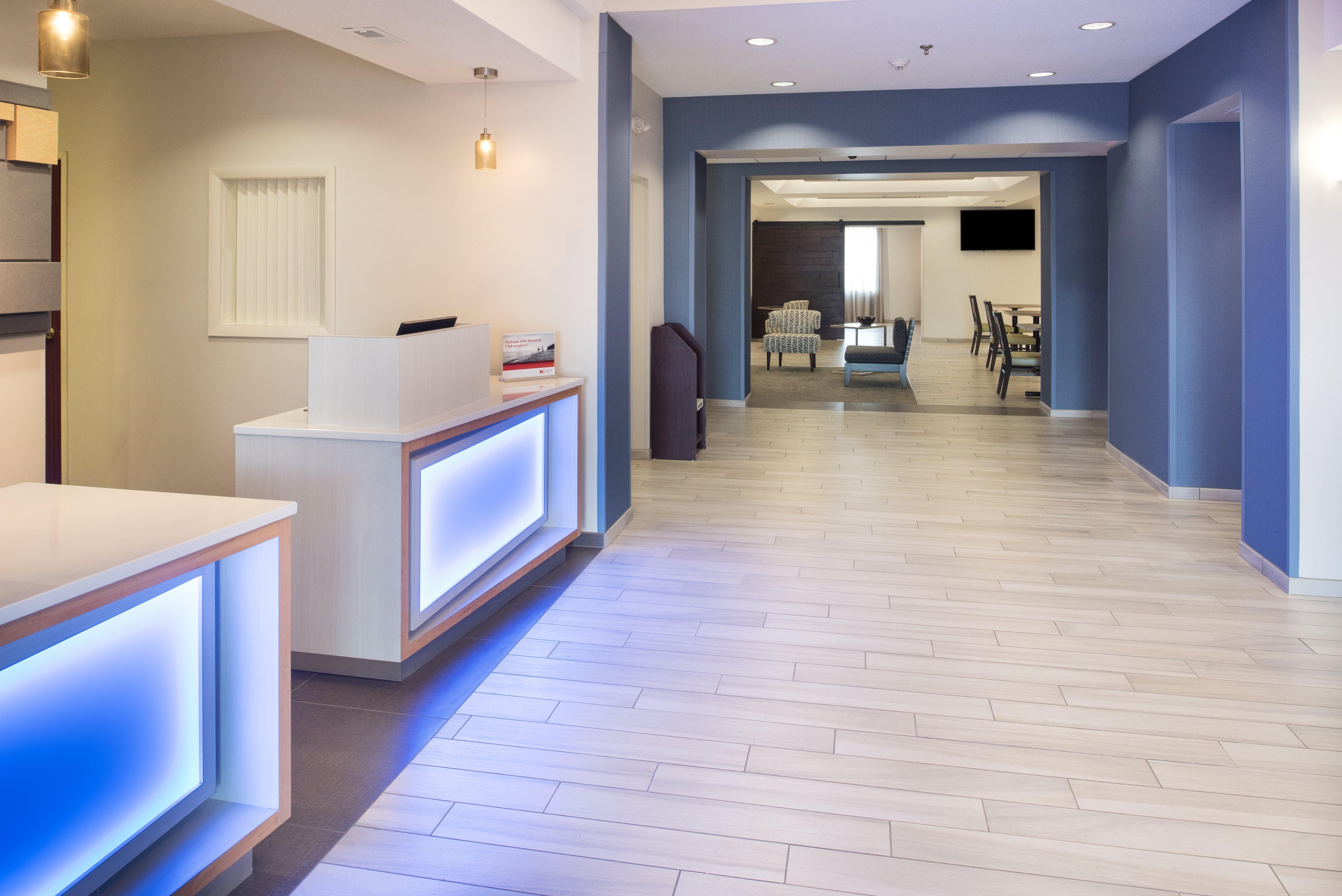 Holiday Inn Express Hotel & Suites Burlington By Ihg Exteriér fotografie