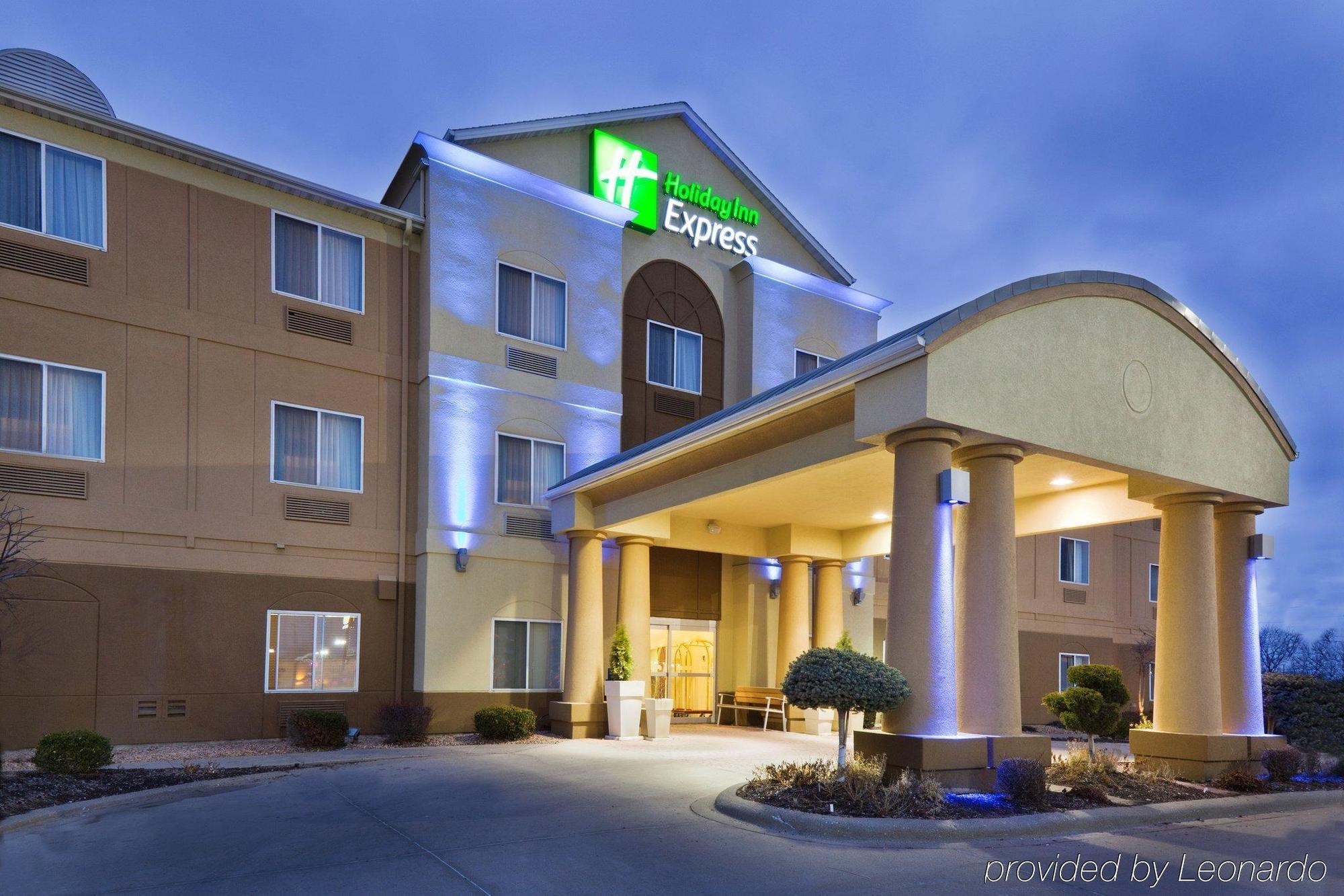 Holiday Inn Express Hotel & Suites Burlington, An Ihg Hotel Exteriér fotografie