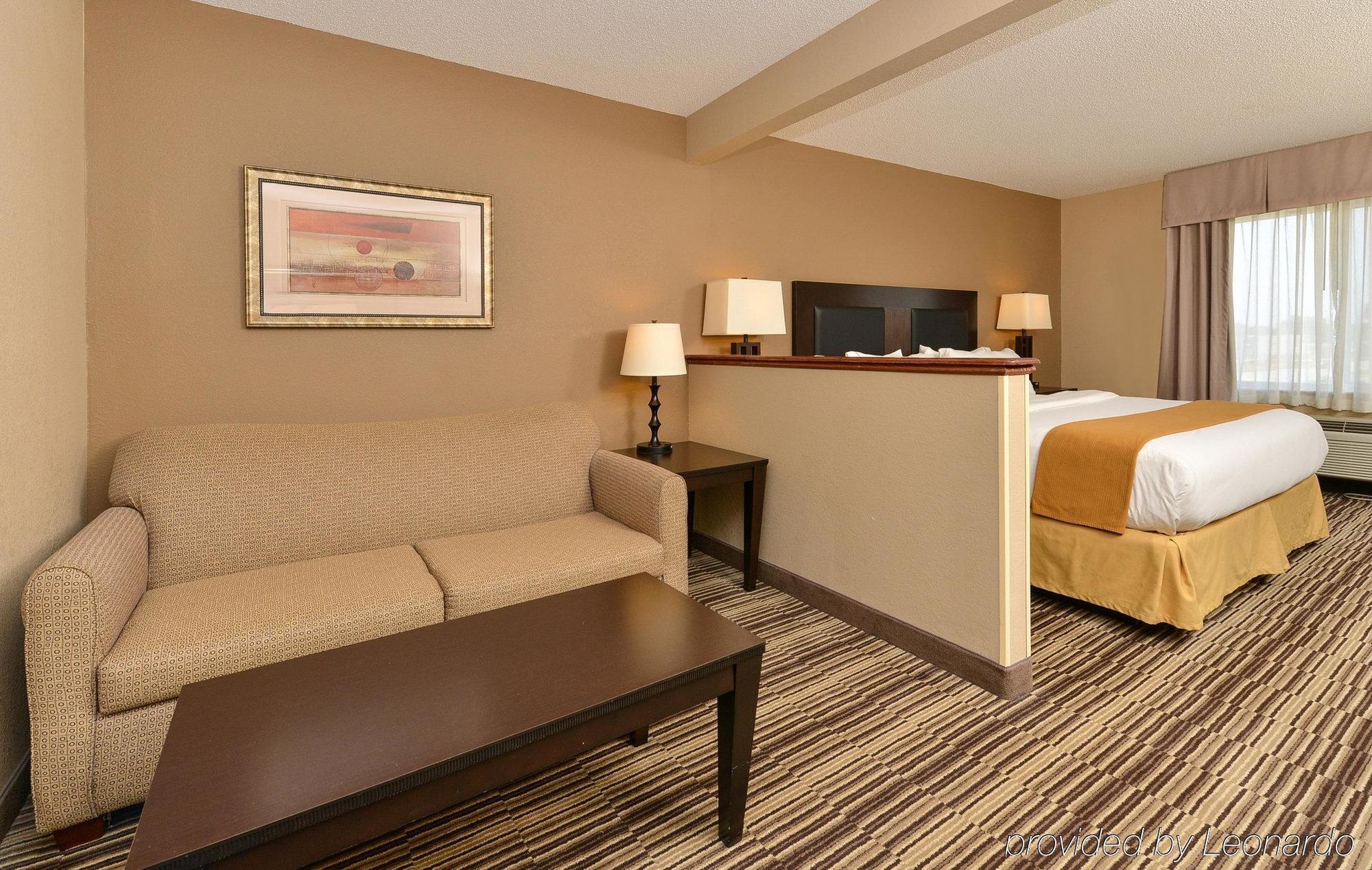 Holiday Inn Express Hotel & Suites Burlington By Ihg Exteriér fotografie
