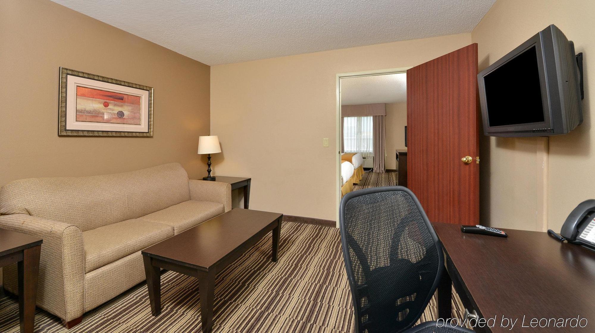 Holiday Inn Express Hotel & Suites Burlington By Ihg Exteriér fotografie