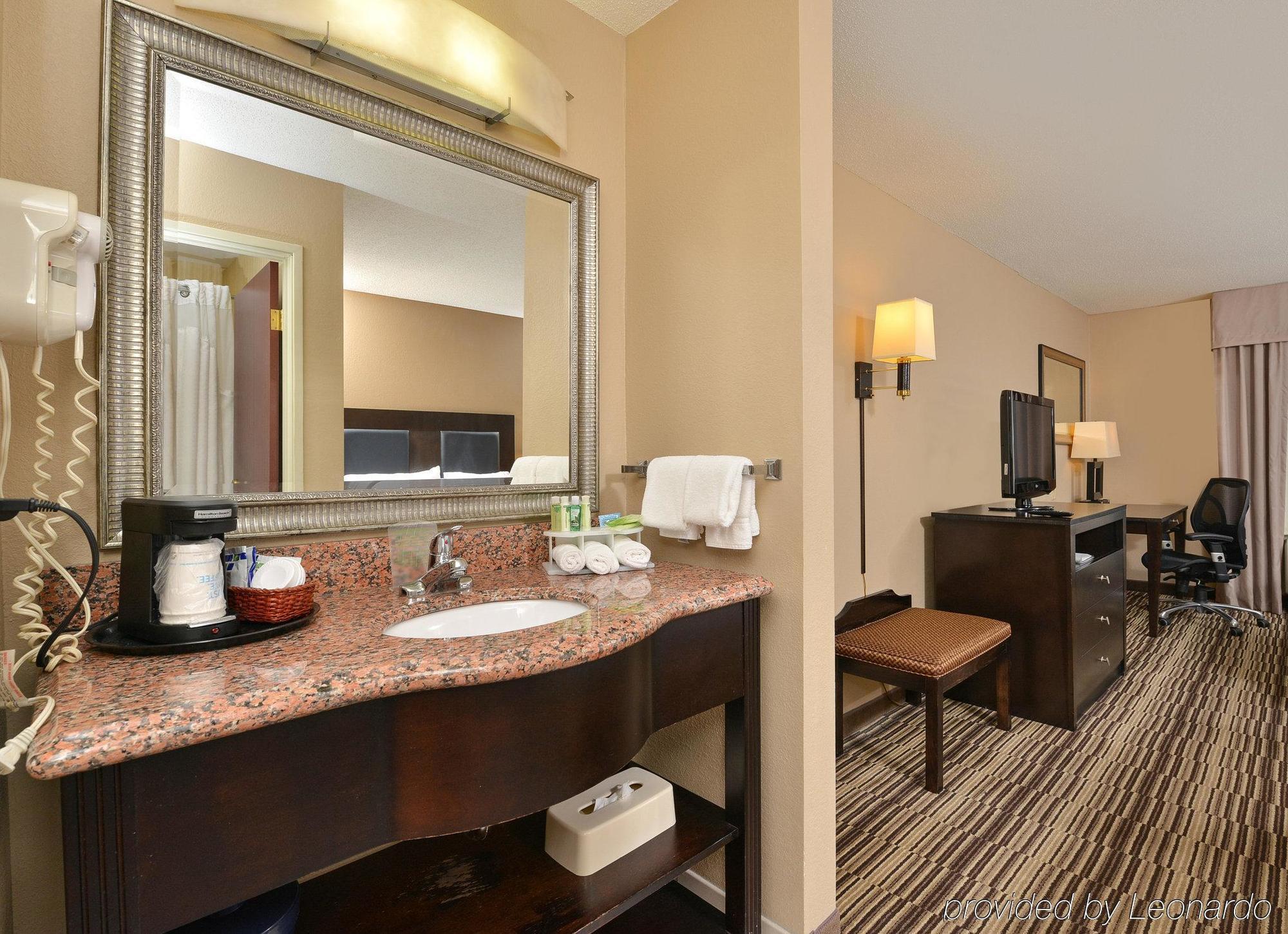 Holiday Inn Express Hotel & Suites Burlington By Ihg Exteriér fotografie