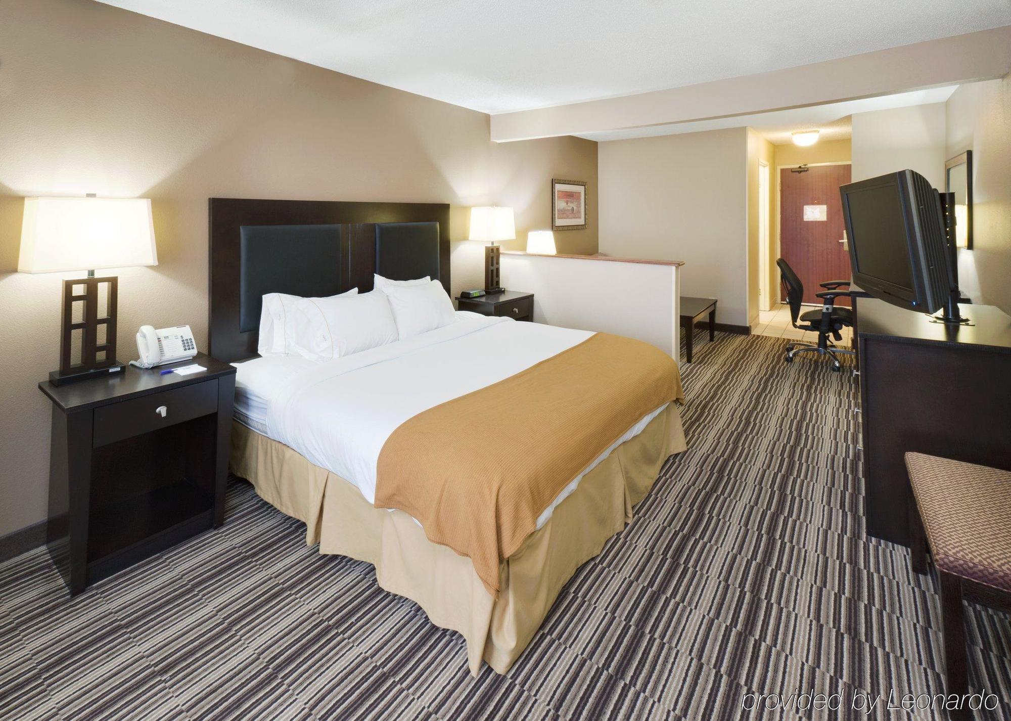 Holiday Inn Express Hotel & Suites Burlington By Ihg Pokoj fotografie