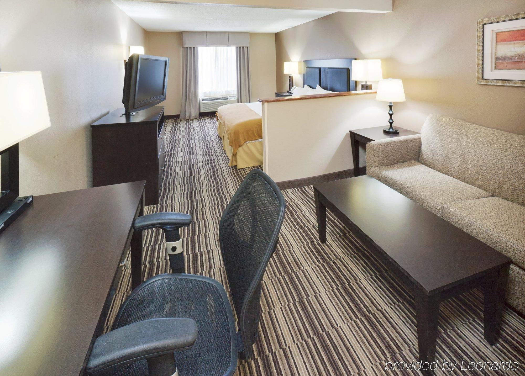 Holiday Inn Express Hotel & Suites Burlington By Ihg Pokoj fotografie